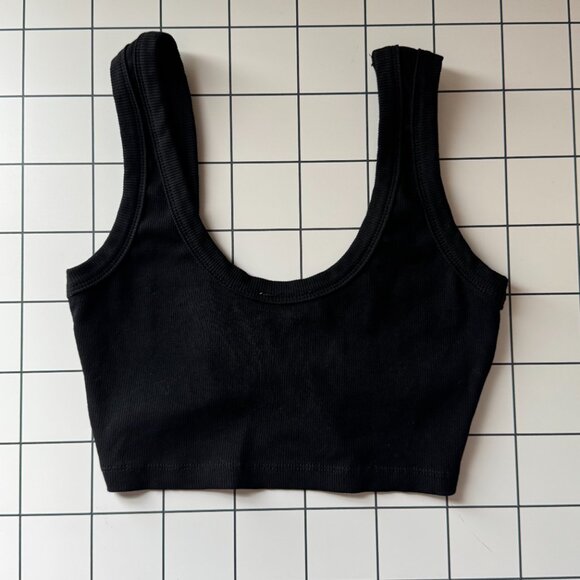 Edikted twist front cropped tank top - Picture 3 of 3